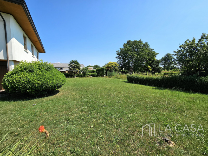 Immagine 44 di Villa in vendita  in Viale Trieste a Valvasone Arzene