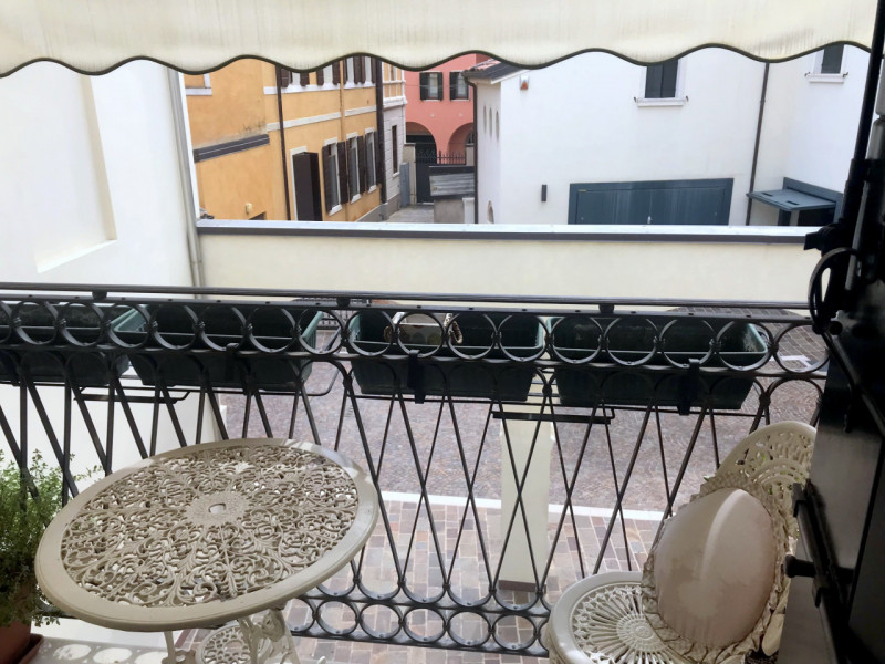 Immagine 8 di Palazzo in vendita  in VIA CESARE BATTISTI a Padova