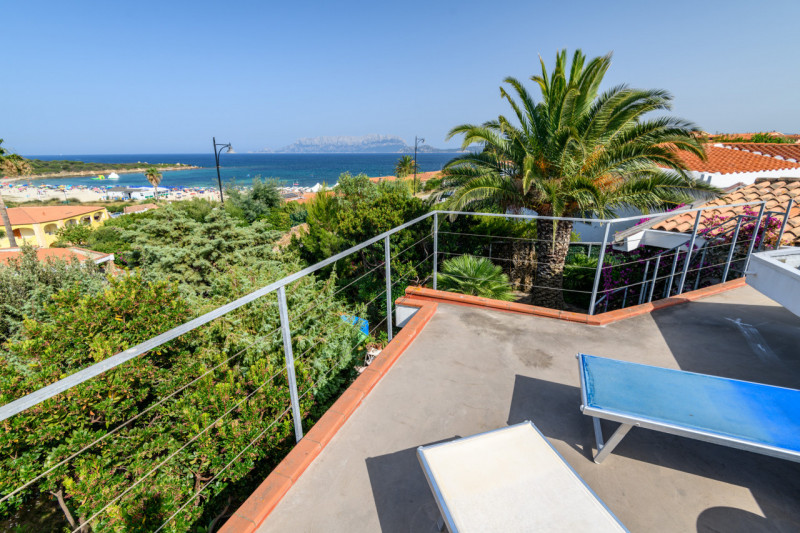 Immagine 3 di Villa in vendita  in via dei pescatori a Olbia