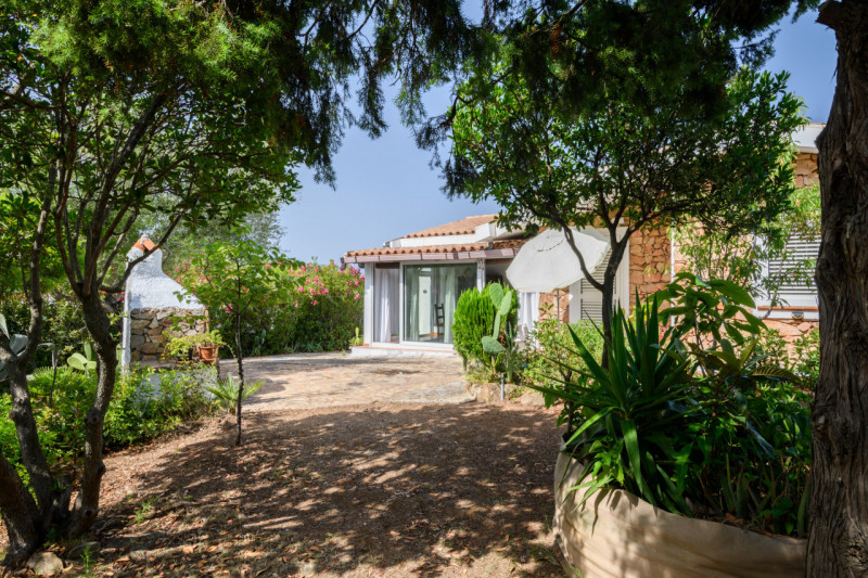 Immagine 4 di Villa in vendita  in via dei pescatori a Olbia