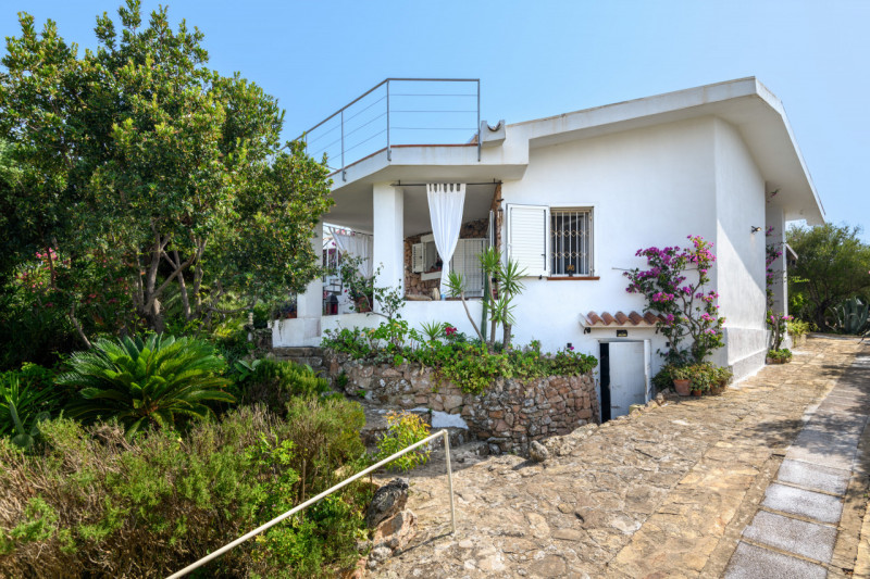 Immagine 19 di Villa in vendita  in via dei pescatori a Olbia