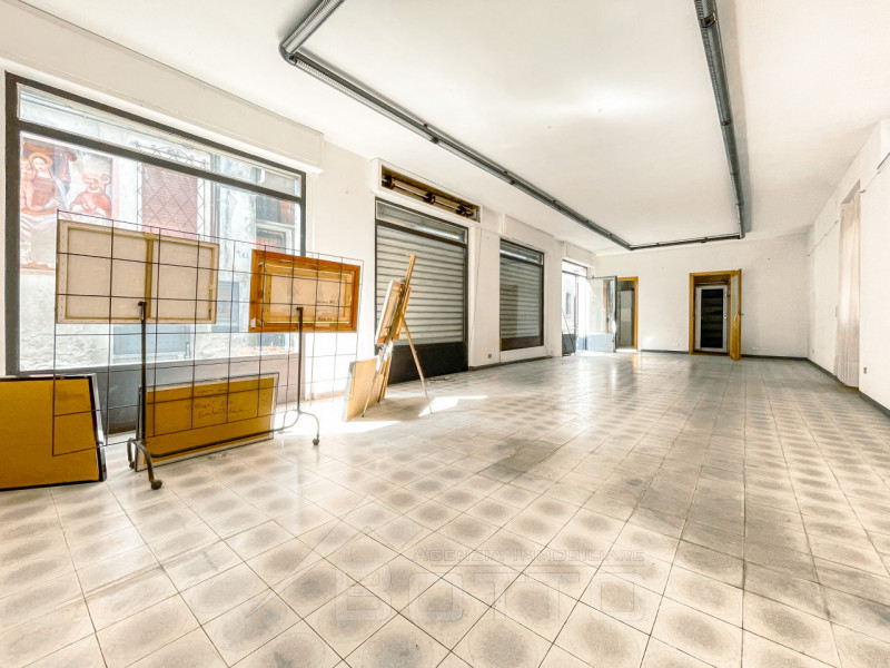 Immagine 2 di Negozio in vendita  in Via sant Isidoro 3 a Cesara