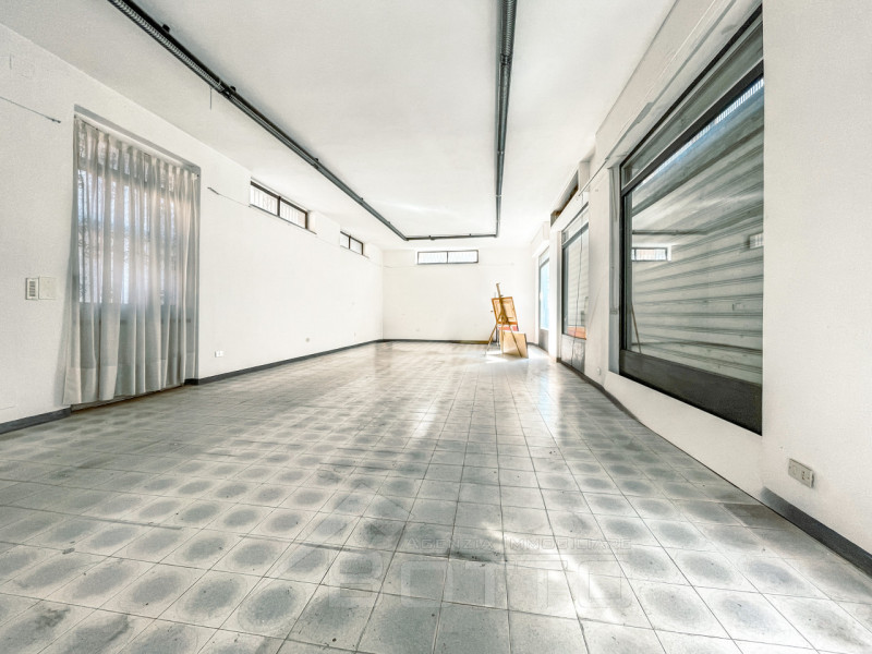 Immagine 4 di Negozio in vendita  in Via sant Isidoro 3 a Cesara