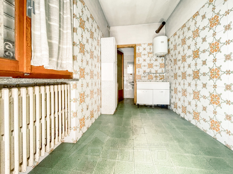 Immagine 5 di Negozio in vendita  in Via sant Isidoro 3 a Cesara