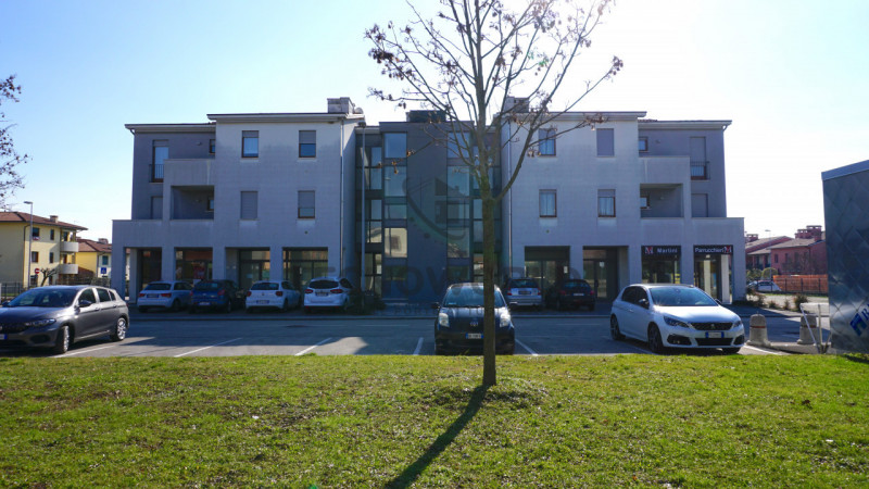 Immagine 1 di Negozio in vendita  in Via San Domenico a Malo