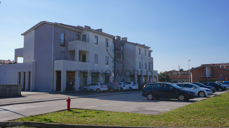 Immagine 2 di Negozio in vendita  in Via San Domenico a Malo