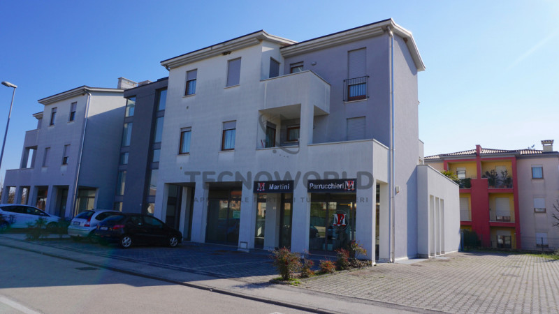 Immagine 3 di Negozio in vendita  in Via San Domenico a Malo