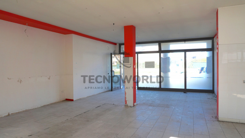 Immagine 4 di Negozio in vendita  in Via San Domenico a Malo