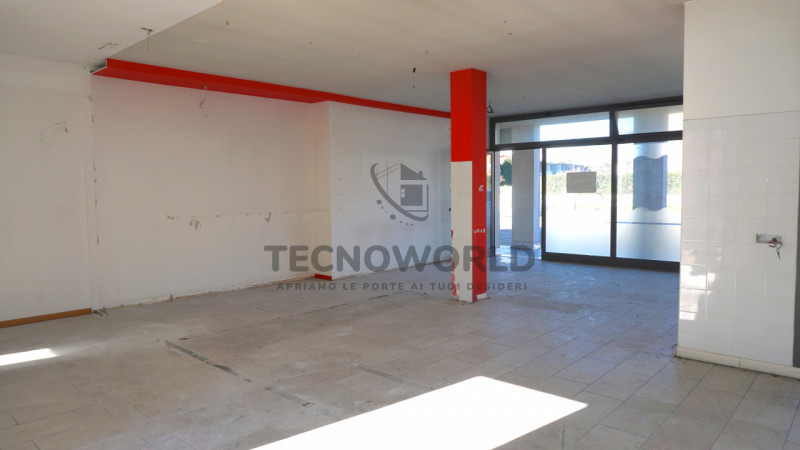 Immagine 5 di Negozio in vendita  in Via San Domenico a Malo