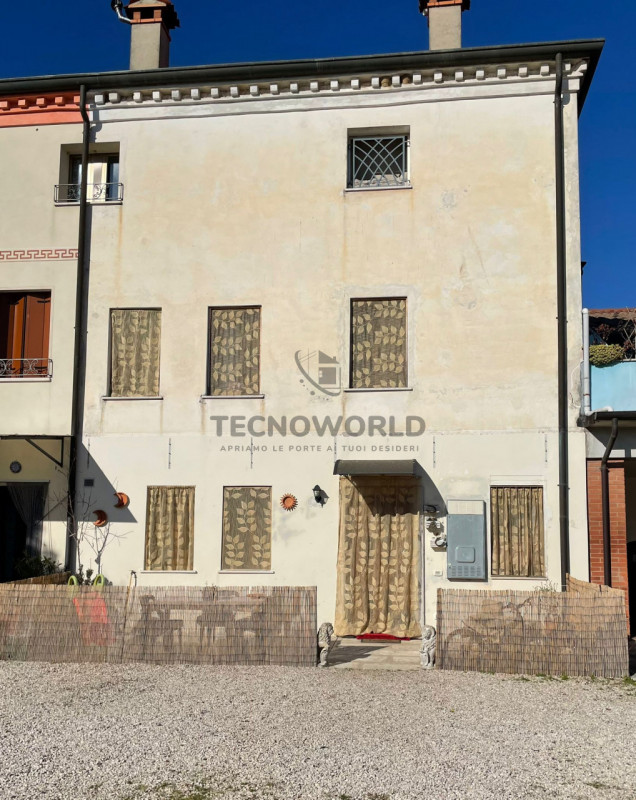 Immagine 2 di Rustico / casale in vendita  in Via Colleoni  38 a Malo