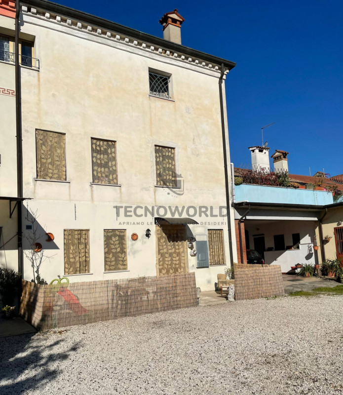 Immagine 4 di Rustico / casale in vendita  in Via Colleoni  38 a Malo