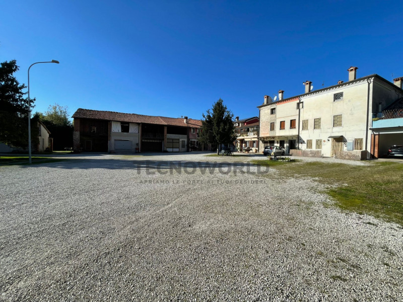 Immagine 6 di Rustico / casale in vendita  in Via Colleoni  38 a Malo