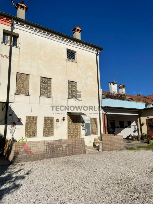 Immagine 7 di Rustico / casale in vendita  in Via Colleoni  38 a Malo