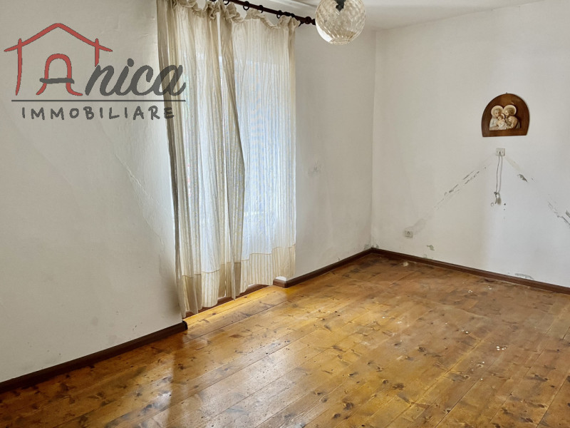 Immagine 5 di Casa bifamiliare in vendita  in Via Roma a Castello Tesino