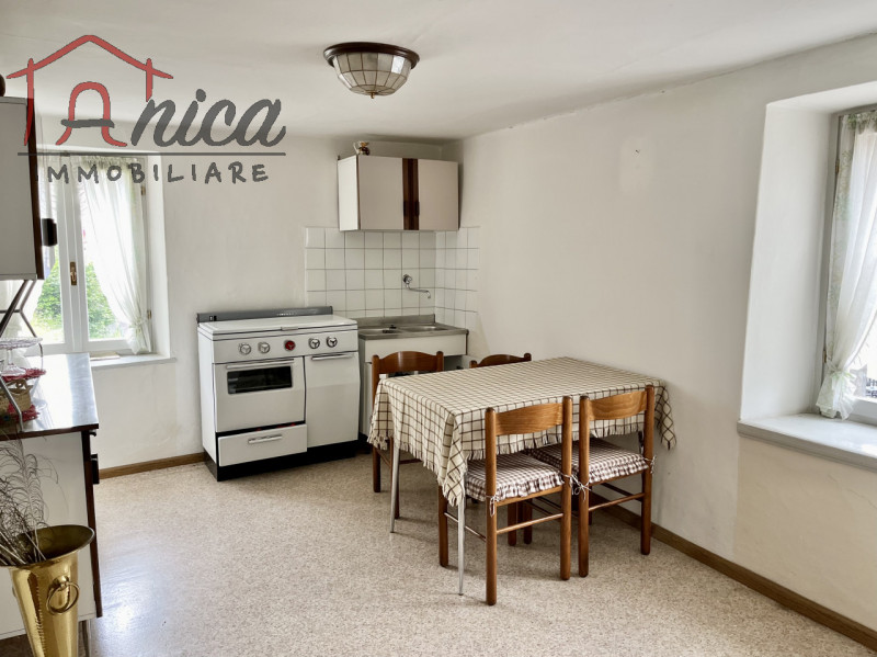 Immagine 10 di Casa bifamiliare in vendita  in Via Roma a Castello Tesino