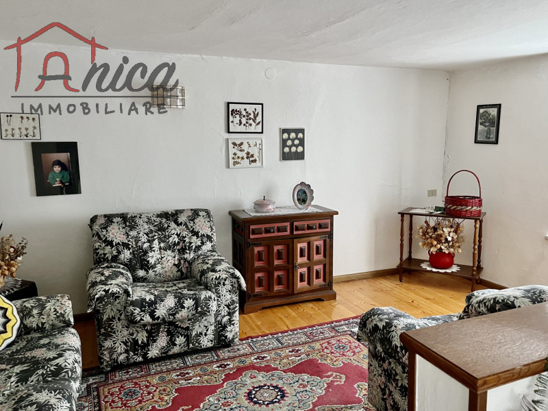 Immagine 11 di Casa bifamiliare in vendita  in Via Roma a Castello Tesino