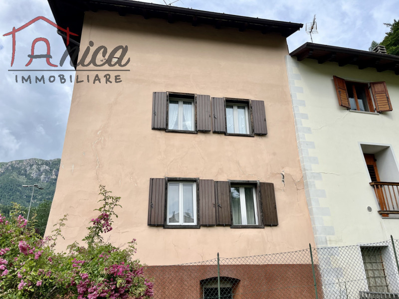 Immagine 26 di Casa bifamiliare in vendita  in Via Roma a Castello Tesino