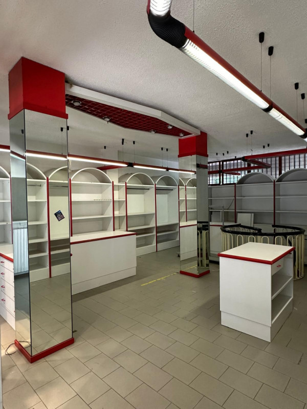 Immagine 4 di Negozio in affitto  in Via Duccio di Buoninsegna 11 a Assago