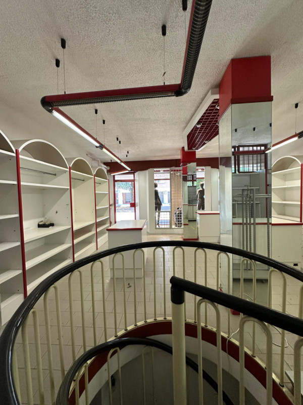 Immagine 7 di Negozio in affitto  in Via Duccio di Buoninsegna 11 a Assago