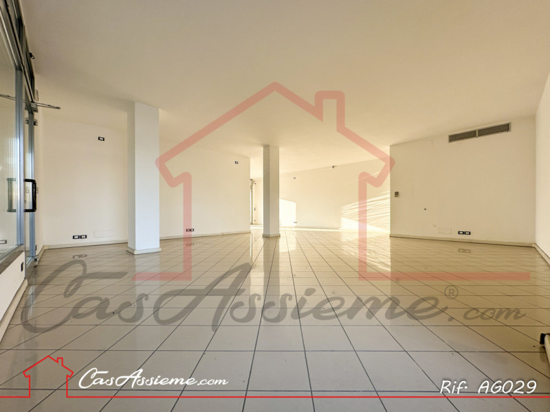 Immagine 3 di Negozio in vendita  a Tombolo