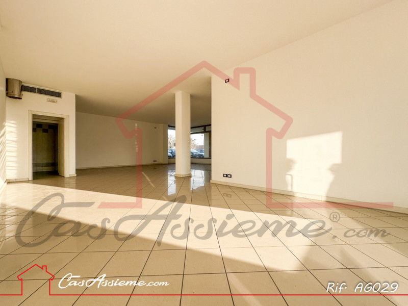 Immagine 4 di Negozio in vendita  a Tombolo