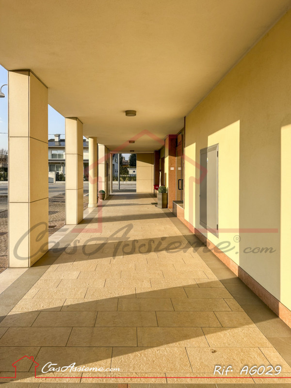 Immagine 13 di Negozio in vendita  a Tombolo