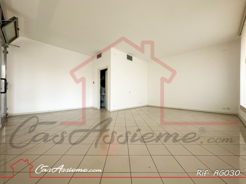 Immagine 2 di Negozio in vendita  a Tombolo