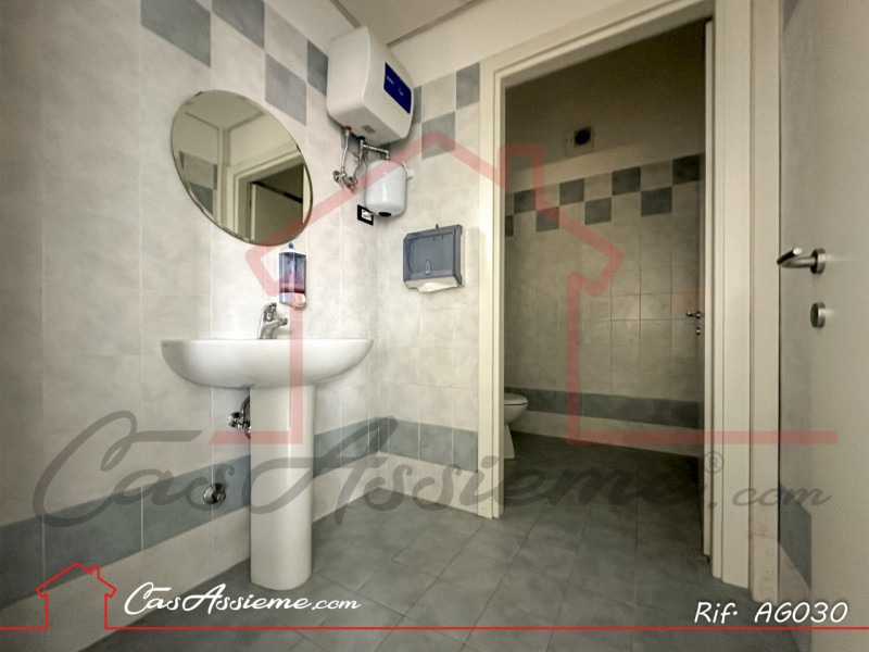 Immagine 4 di Negozio in vendita  a Tombolo