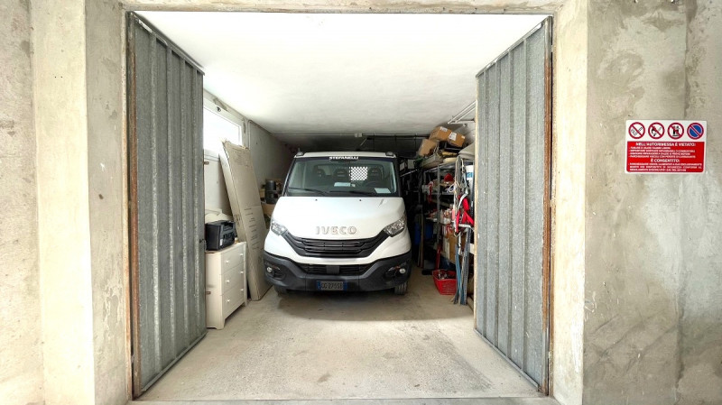 Immagine 1 di Garage in vendita  in Via Colombo a Chioggia