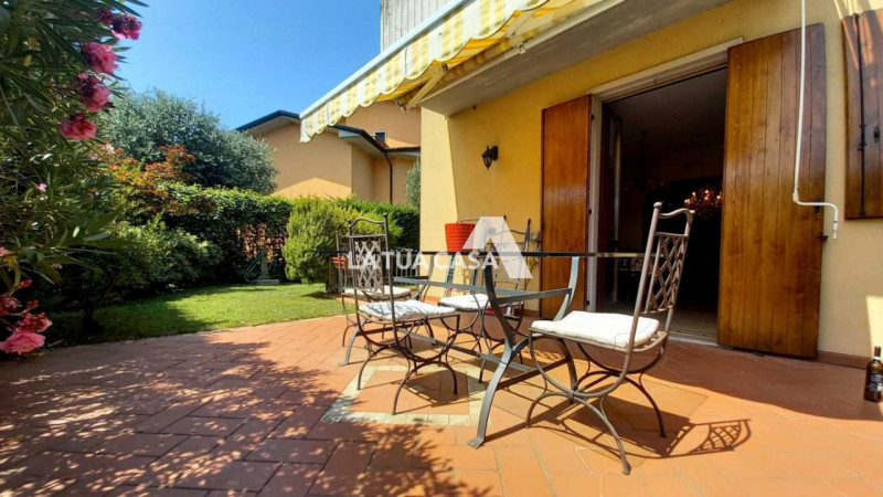 Immagine 2 di Villetta a schiera in vendita  a Villafranca Di Verona