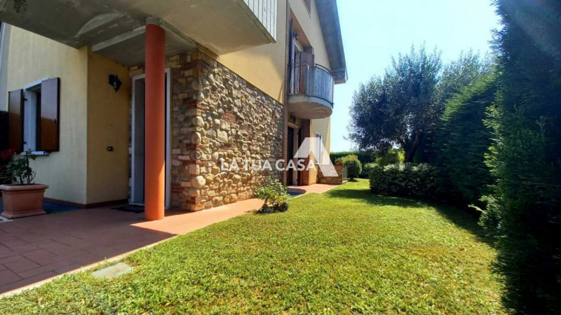 Immagine 3 di Villetta a schiera in vendita  a Villafranca Di Verona