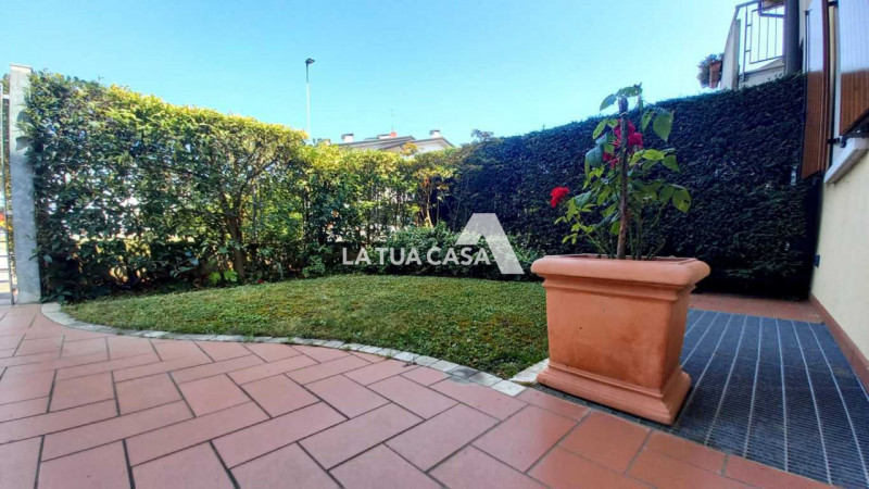 Immagine 4 di Villetta a schiera in vendita  a Villafranca Di Verona