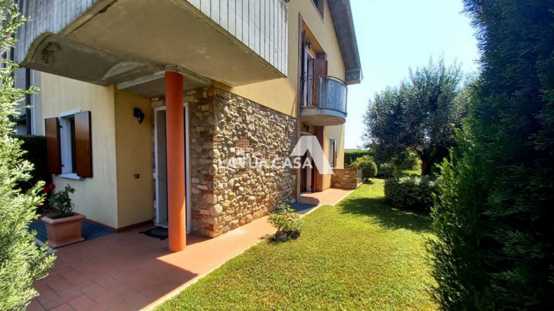 Immagine 5 di Villetta a schiera in vendita  a Villafranca Di Verona