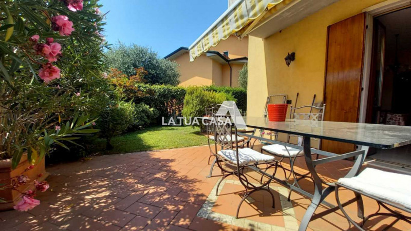 Immagine 9 di Villetta a schiera in vendita  a Villafranca Di Verona