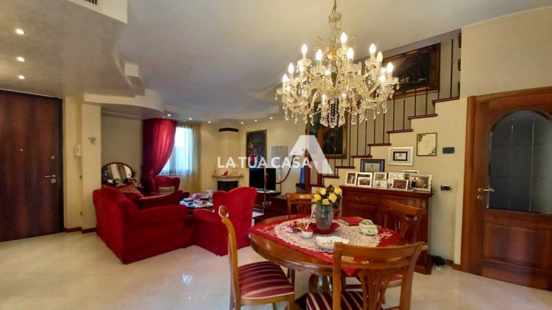 Immagine 11 di Villetta a schiera in vendita  a Villafranca Di Verona