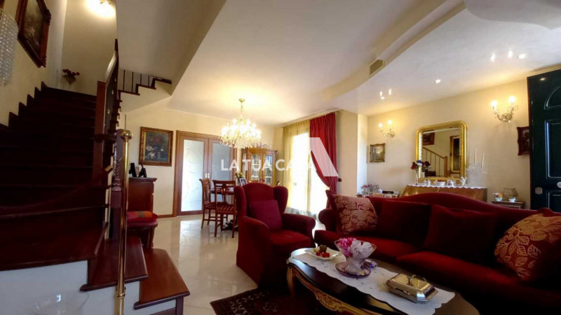 Immagine 18 di Villetta a schiera in vendita  a Villafranca Di Verona