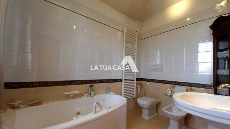 Immagine 26 di Villetta a schiera in vendita  a Villafranca Di Verona