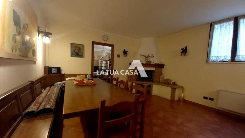 Immagine 37 di Villetta a schiera in vendita  a Villafranca Di Verona