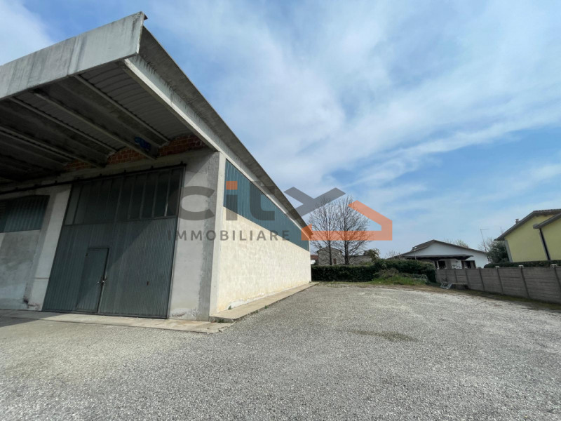 Immagine 4 di Capannone industriale in vendita  a Rosà