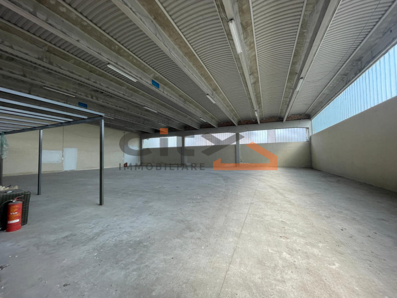 Immagine 11 di Capannone industriale in vendita  a Rosà