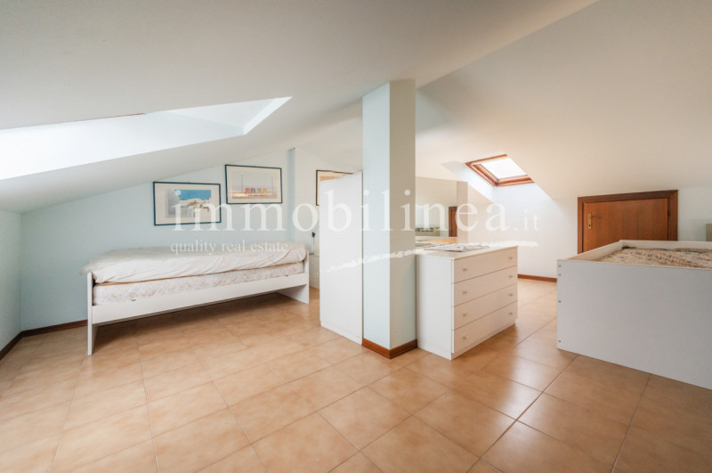 Immagine 29 di Appartamento in vendita  a Torri Del Benaco