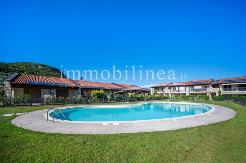 Immagine 1 di Appartamento in vendita  in VIA DON LUIGI STURZO a Garda