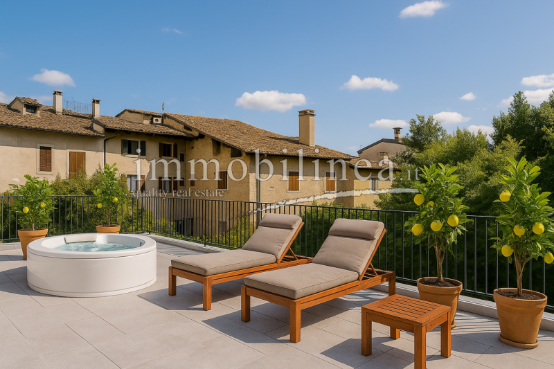 Immagine 1 di Casa quadrifamiliare in vendita  in Via Fratelli Lavanda a Torri Del Benaco