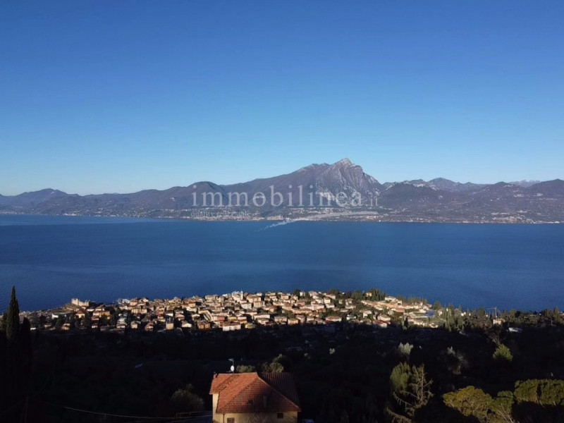 Immagine 11 di Appartamento in vendita  a Torri Del Benaco