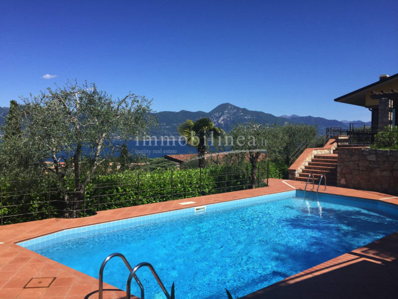 Immagine 2 di Villa in vendita  in Luigi Pirandello a Torri Del Benaco