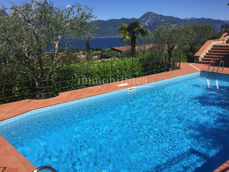 Immagine 3 di Villa in vendita  in Luigi Pirandello a Torri Del Benaco