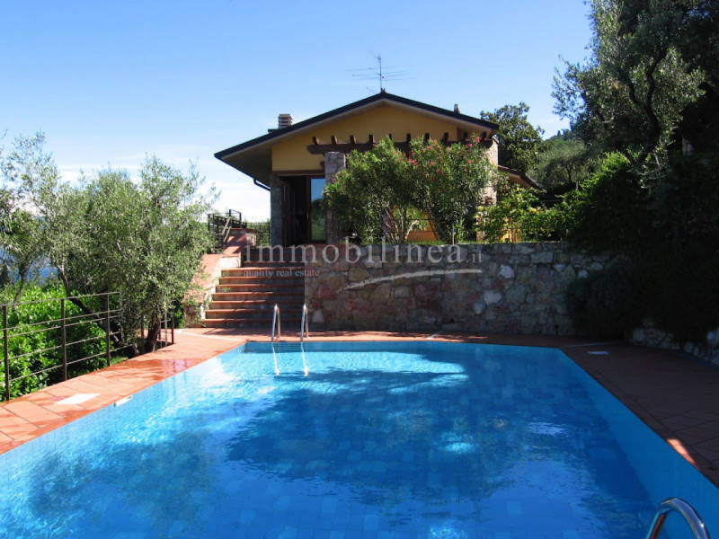 Immagine 5 di Villa in vendita  in Luigi Pirandello a Torri Del Benaco