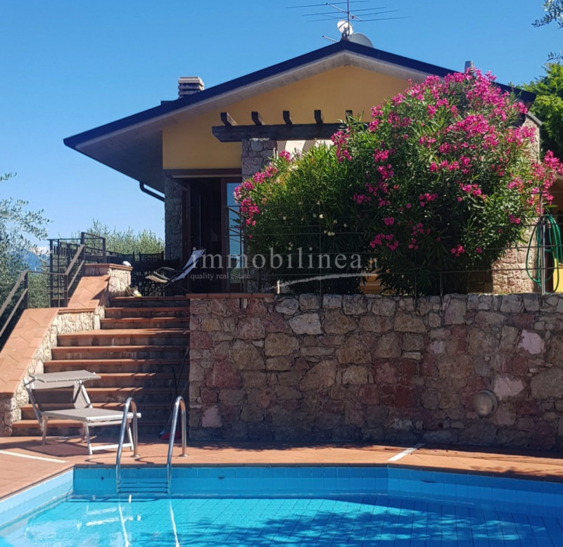 Immagine 6 di Villa in vendita  in Luigi Pirandello a Torri Del Benaco