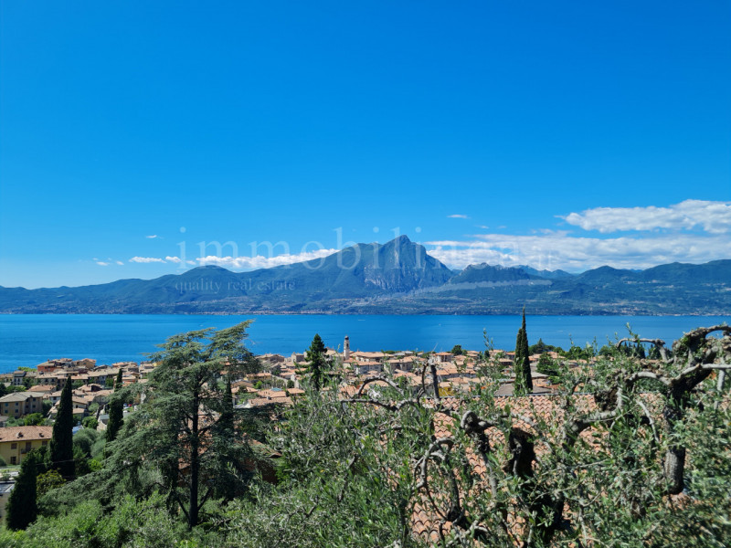 Immagine 12 di Villa in vendita  in Luigi Pirandello a Torri Del Benaco