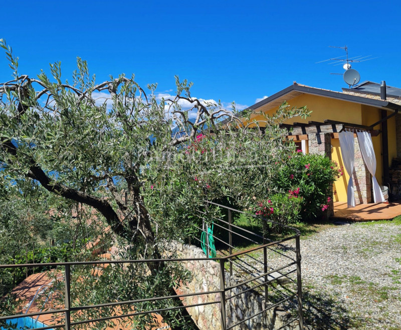 Immagine 23 di Villa in vendita  in Luigi Pirandello a Torri Del Benaco